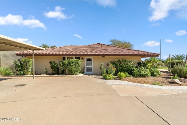 Building Photo - 5310 E Camelback Rd