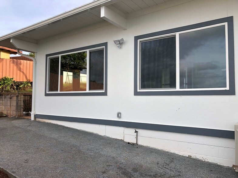 Exterior. Private gated area - 98-1404 Akaaka St