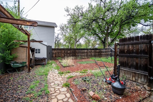 Building Photo - Adorable Ranch in Downtown Colorado Springs!