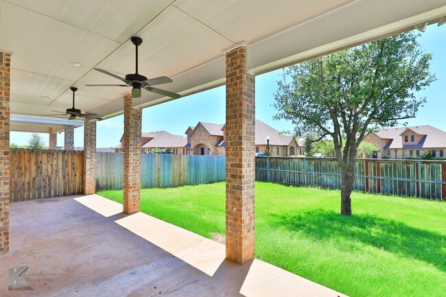 Building Photo - 3/2/2 duplex!  NEWLY UPDATED!
