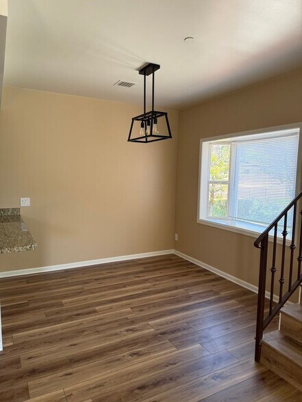 Building Photo - 1769 Los Feliz Dr