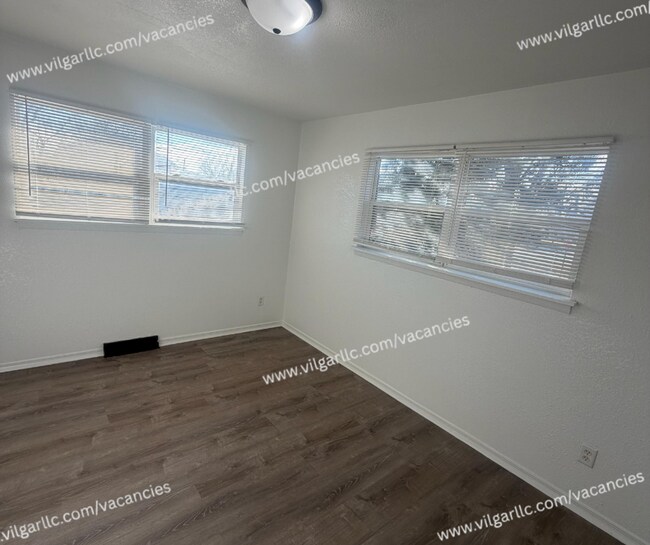 Building Photo - 700 E 20th Ave