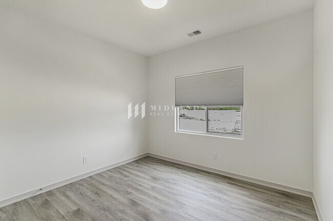 Building Photo - 12314 N 149th Cir
