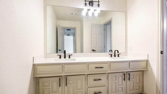 Building Photo - 2616 Ellis Ct