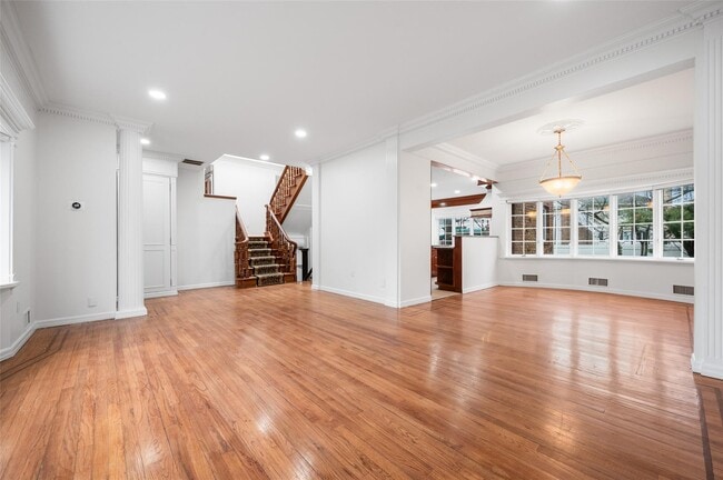 Building Photo - 600 Oceanpoint Ave
