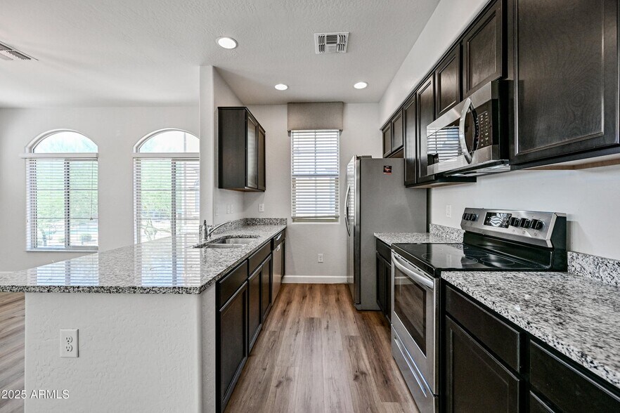 Primary Photo - 240 W Juniper Ave