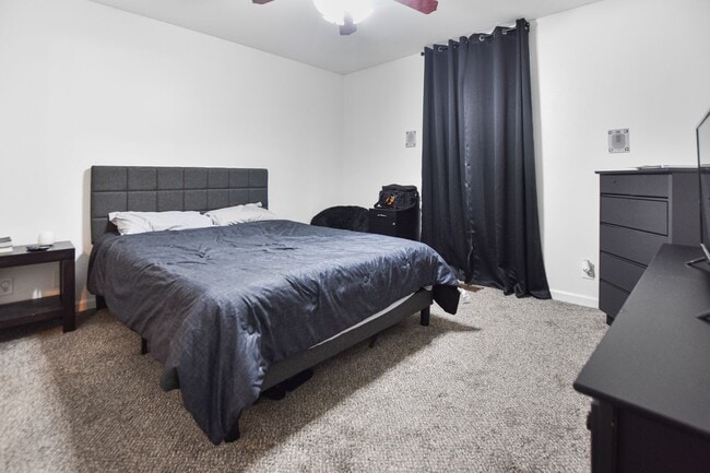 Building Photo - Pet Friendly Three Bedroom!