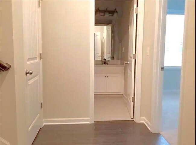 Building Photo - 891 Sunset Park Dr