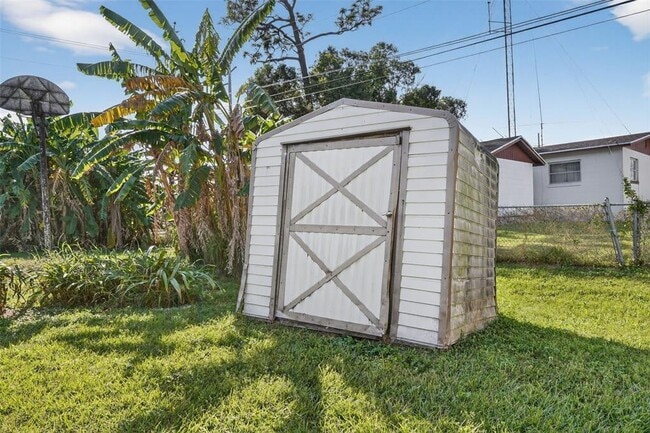 Building Photo - 3034 Touraine Ave