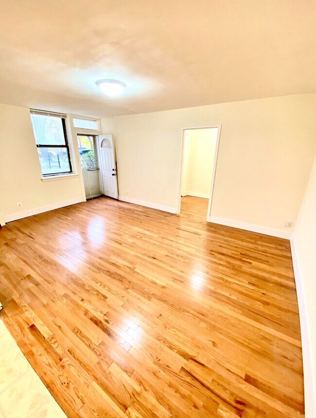 Primary Photo - 2256 80th St