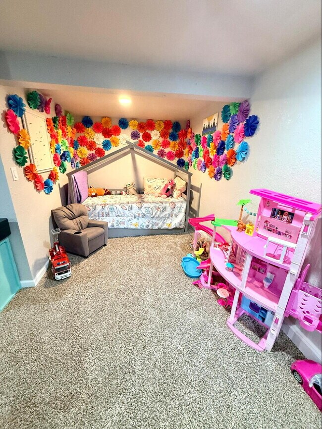 Building Photo - Gorgeously Updated Pueblo Home