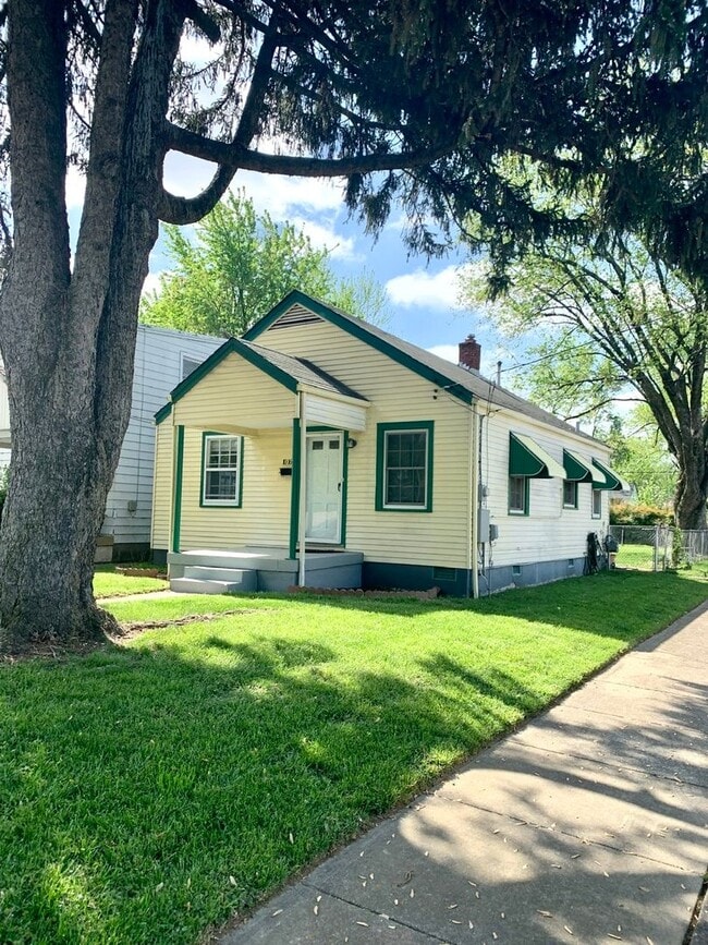 Building Photo - 1016 Oleanda Ave