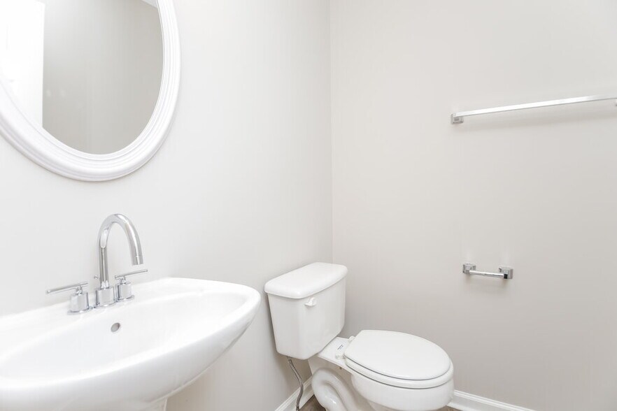 Building Photo - 565 Bridge Grove