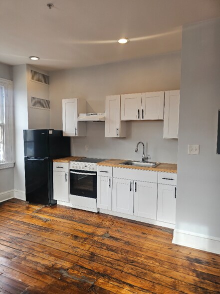 Building Photo - 2116 N Charles St