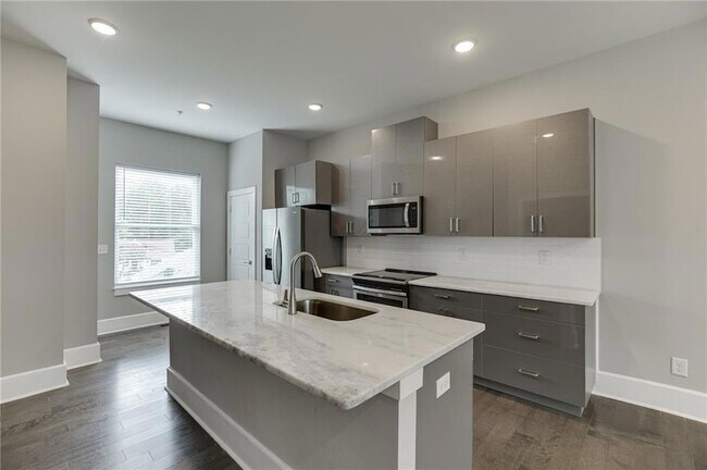 Building Photo - 456 Parkway Dr NE
