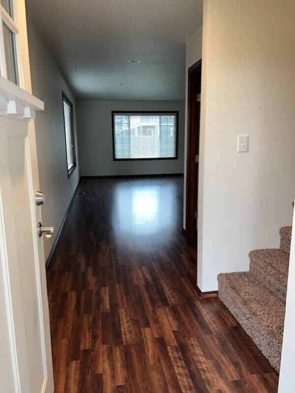 Building Photo - 2025 Aaron Dr