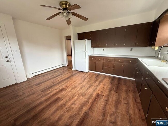 Building Photo - 220 Jersey