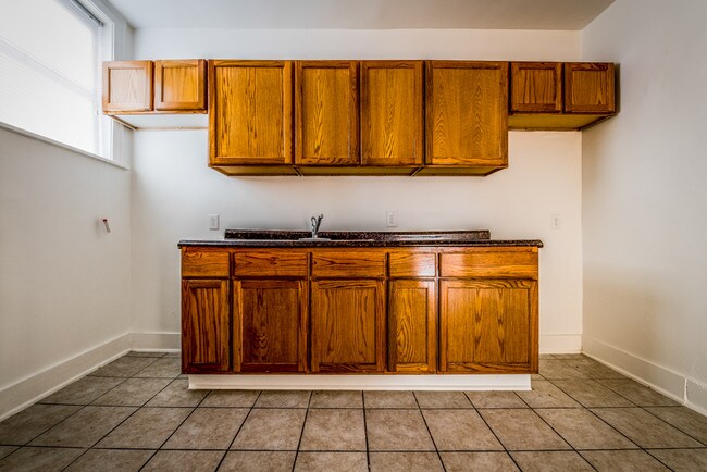 Building Photo - 8000 S Ellis Ave 947-55 E 80th St Chicago, IL 60619