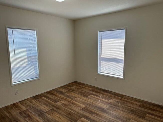 Building Photo - Newer 3 bedroom 2 bathroom house in Thurston!