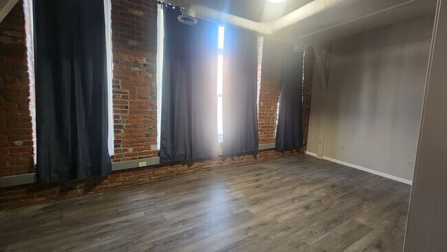 Building Photo - 1211 Howard St