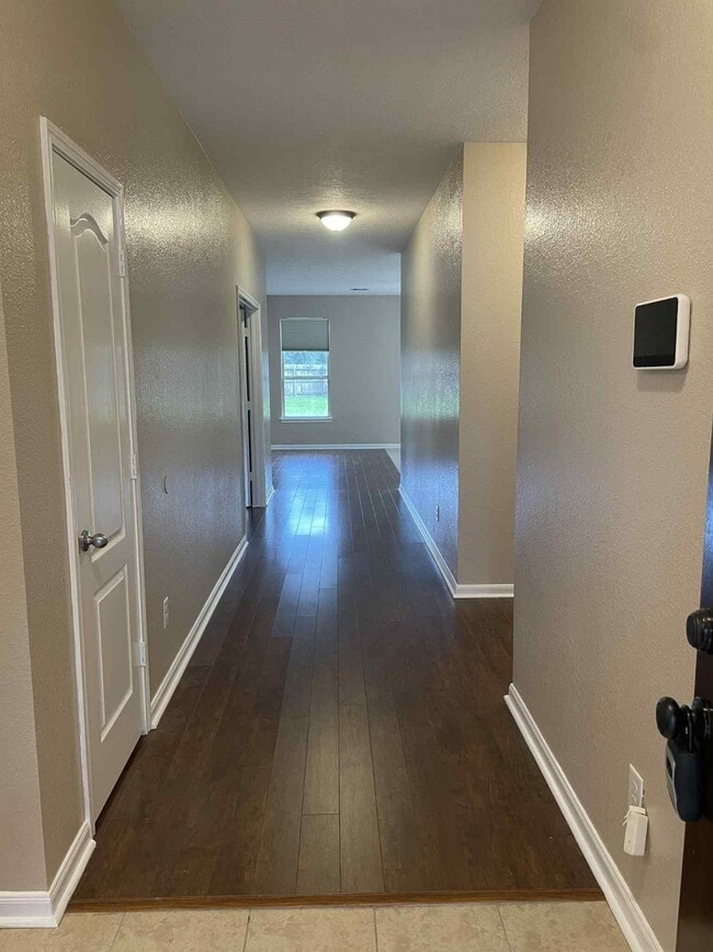 Building Photo - 447 El Toro Ln