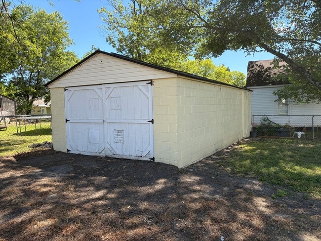 Building Photo - 3 Bedroom, 1 Bathroom House in Eden!