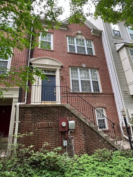Primary Photo - 9631 Athens Pl