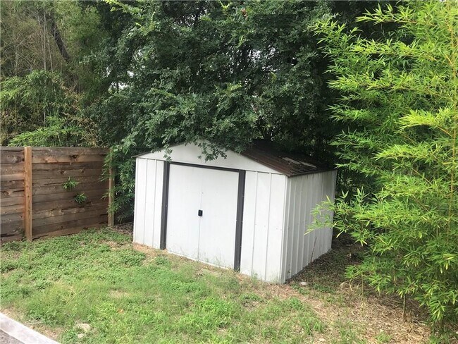 Building Photo - 2105 Rabb Rd