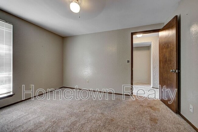 Building Photo - 7301 Edenborough Dr
