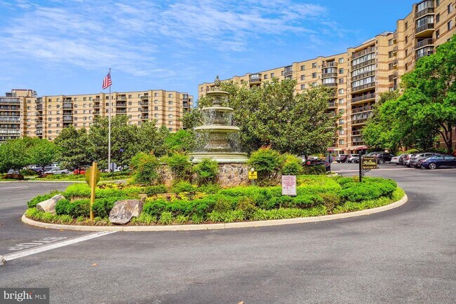 Building Photo - 8360 Greensboro Dr