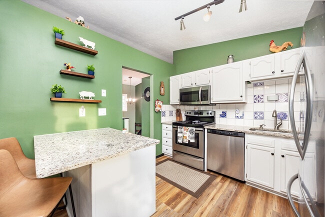 Building Photo - 3631 Mitten Dr