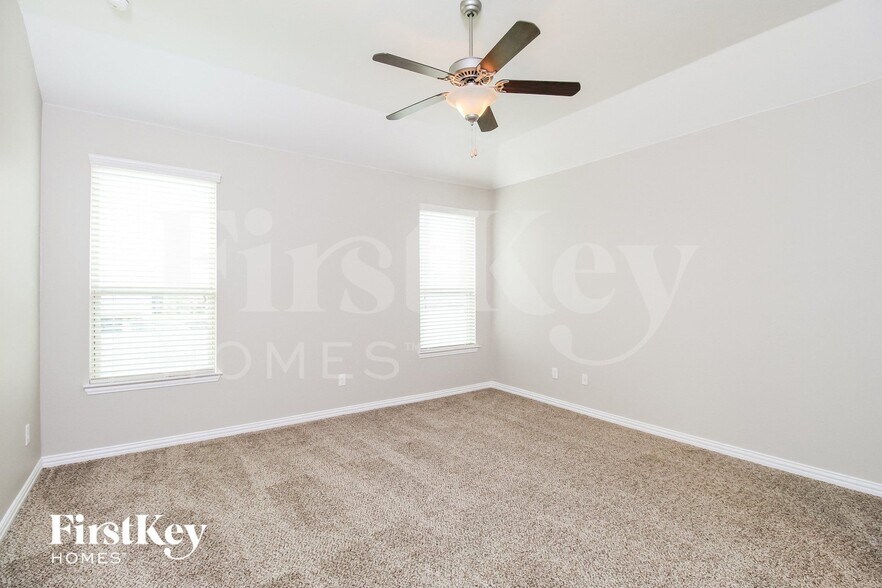 Building Photo - 821 Skytop Dr