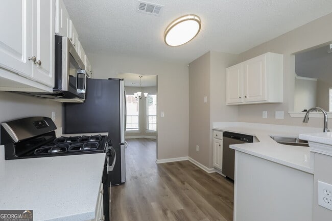 Building Photo - 550 Ransom Way