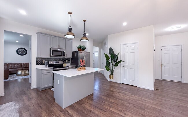 Building Photo - 161 Brookview Way Dr