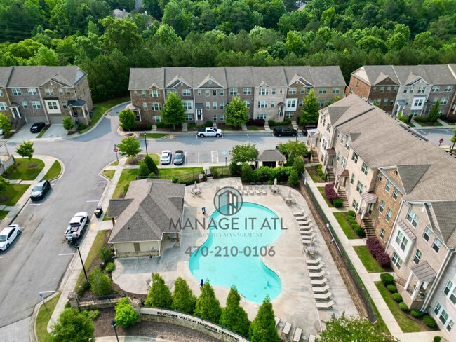 Building Photo - A beautifully maintained 3-bedroom, 3.5-ba...