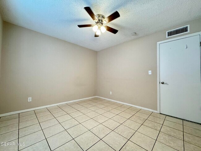 Building Photo - 701 Espolon Dr