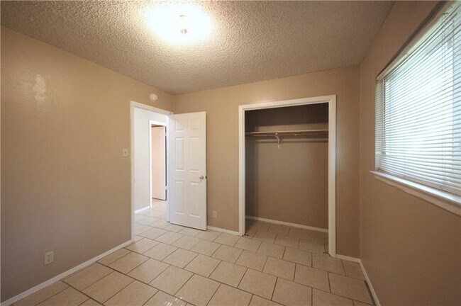 Building Photo - 9802 Brasher Dr