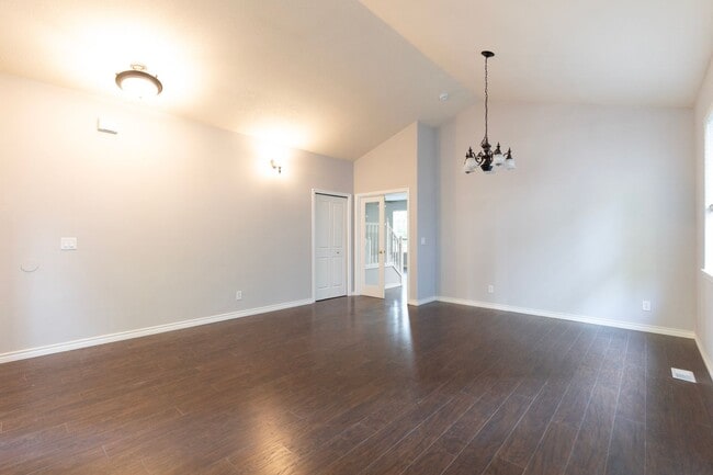 Building Photo - 16130 SW Loon Dr