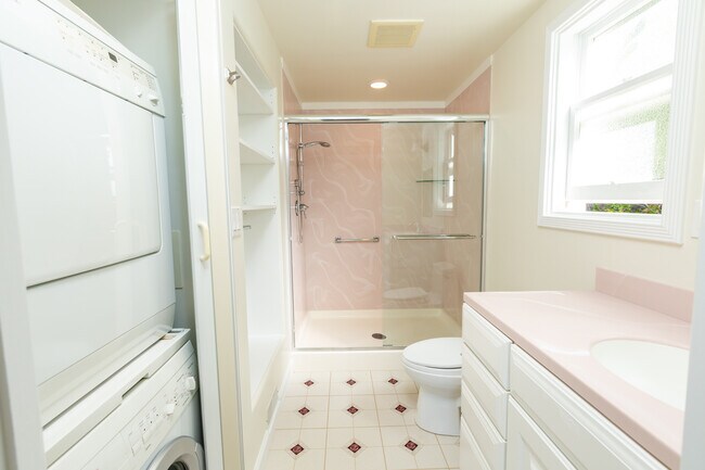 Building Photo - 1030 Ulloa St