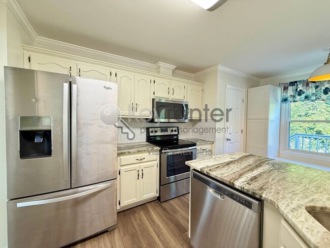 Building Photo - 5515 Misty Valley Dr