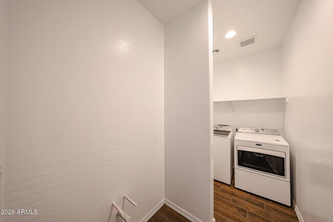 Building Photo - 2306 E Branham Ln