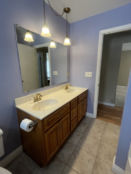 Building Photo - 559 Malletts Bay Ave