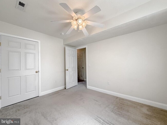 Building Photo - 46231 Sylvan Ct