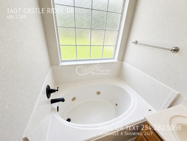 Building Photo - 1407 Castle Ridge Dr
