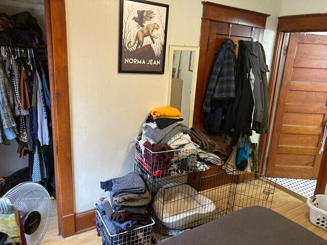 Building Photo - 601-03A E. Burleigh St.