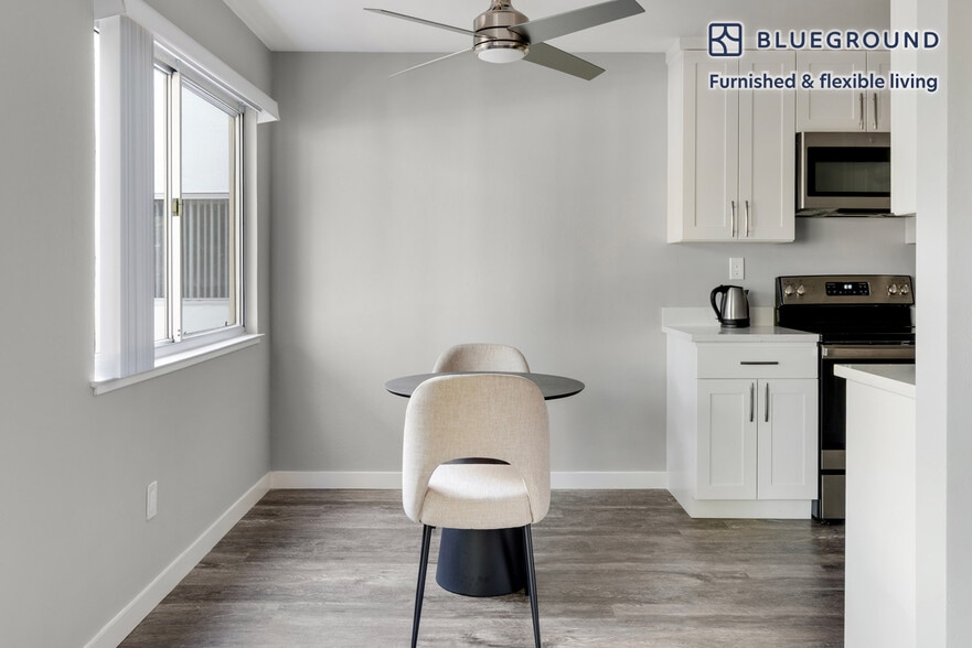 Building Photo - 2721 Midtown Ct