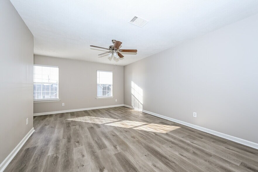 Building Photo - 336 Sarna Dr