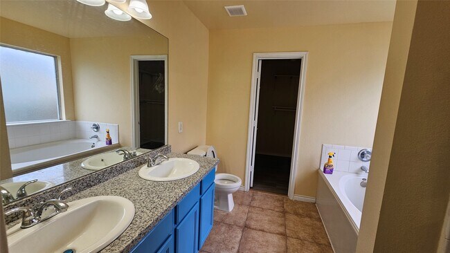 Building Photo - 22135 Greengate Dr