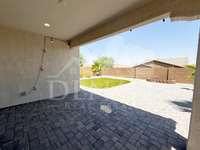 Building Photo - 1636 W Estes Way