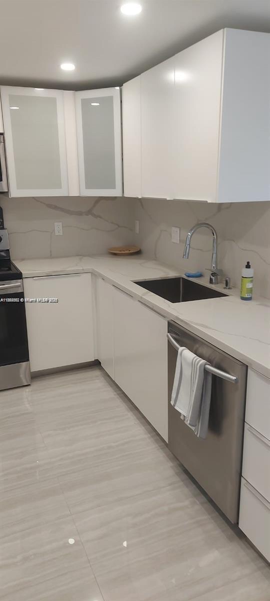 Building Photo - 400 Kings Point Dr